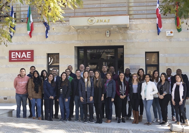 Dominicanos podrán optar por becas para maestrías de negocios en España