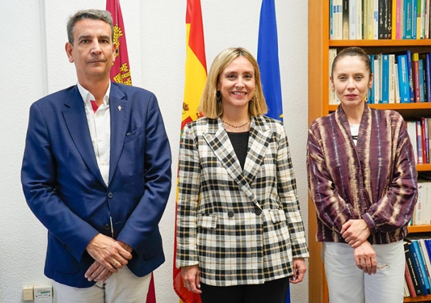 La consejera de Política Social, Familias e Igualdad visita ENAE y mantiene una reunión para conocer y analizar las necesidades del sector. 